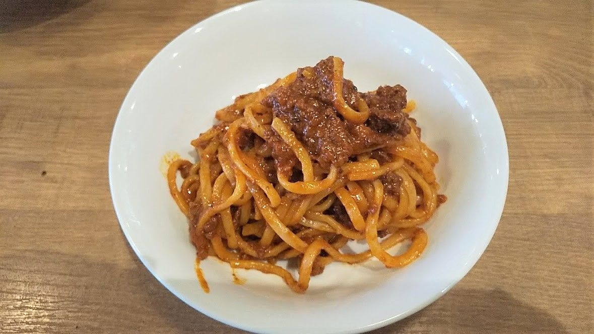 生麺のミートソーススパゲティ