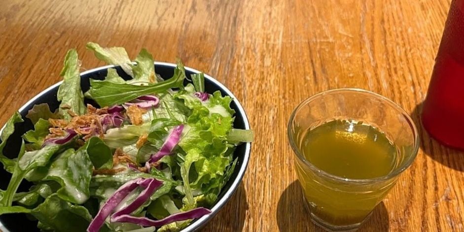 サラダと自家製ジュースで健康！山本のハンバーグ