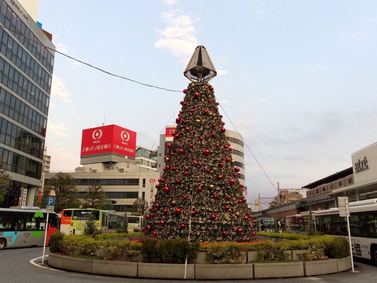 吉祥寺駅前のクリスマスツリー