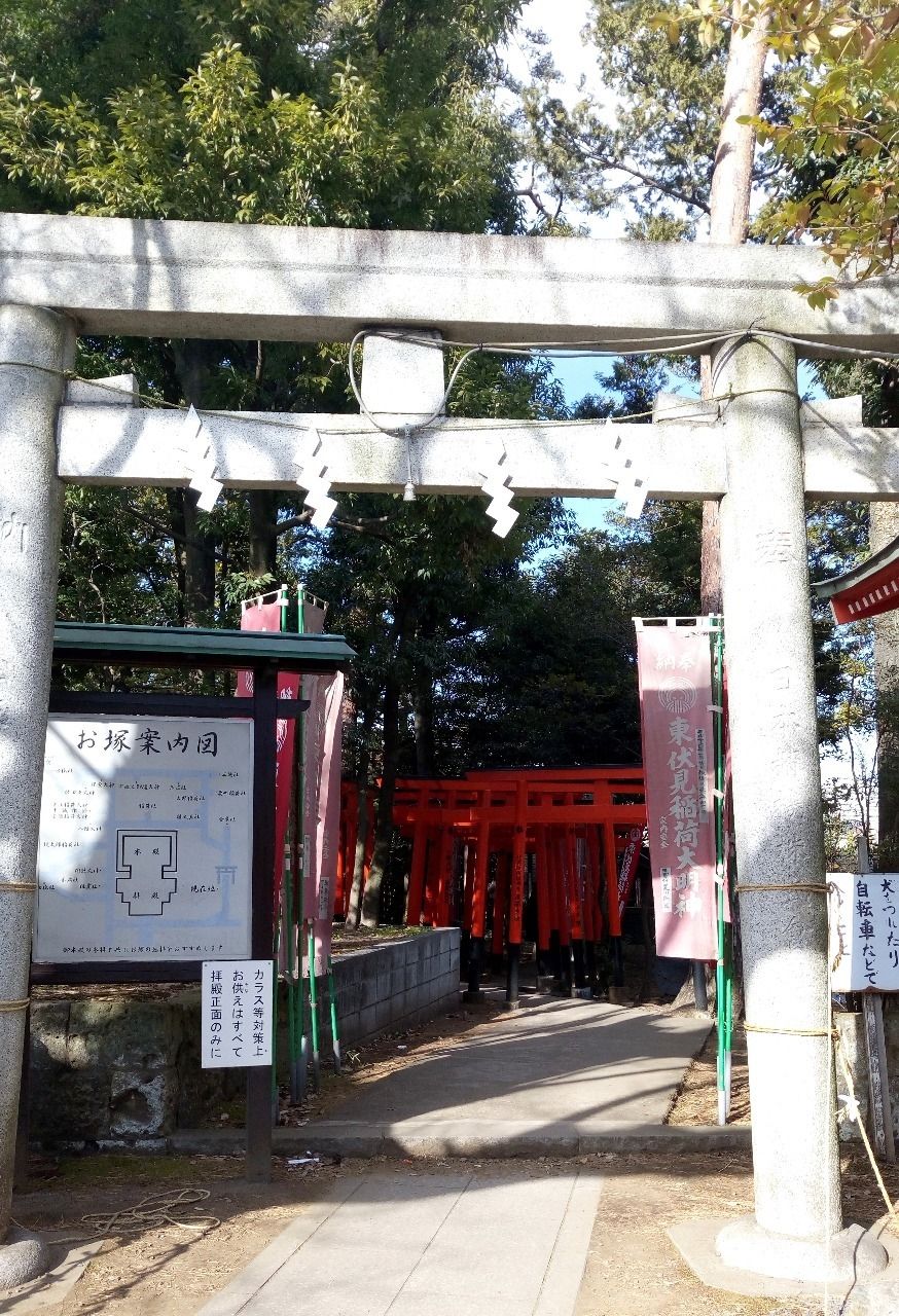 東伏見稲荷神社の本殿横にあるお塚