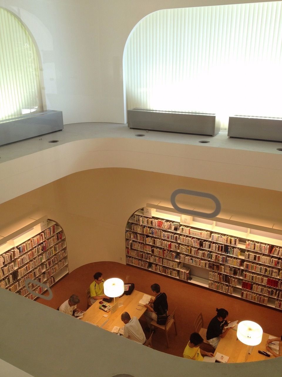 武蔵野プレイスの図書館は有料の落ち着いた場所もあります